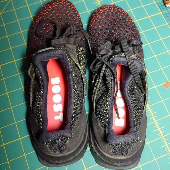 Adidas UltraBoost kids sneakers size 4 - Picture 3 of 6